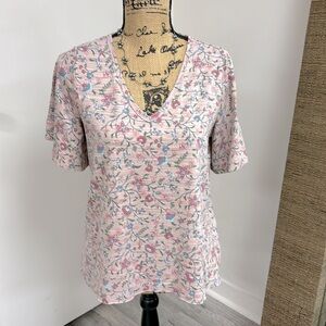 Wonderly Lightweight Women’s Flutter Sleeve Top in Pink Floral